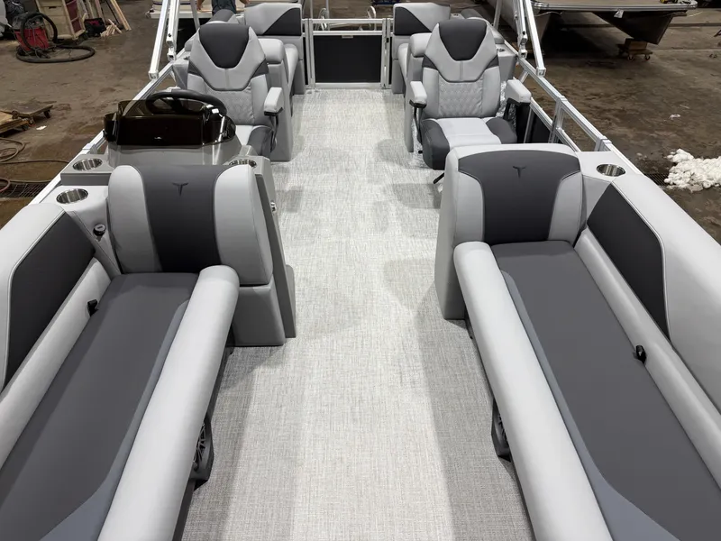 Slide: The Image of Tahoe Sport 2180 Quad Lounge & Honda 4-Stroke EFI 2026 - 7