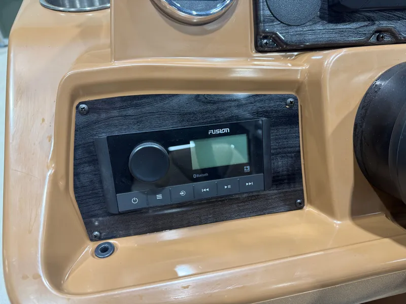 Slide: The Image of Tahoe Sport 2185 Swingback (VRB) & Honda 4-Stroke EFI 2026 - 12