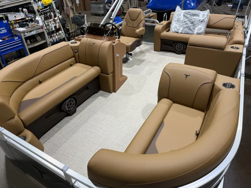 Slide: The Image of Tahoe Sport 2185 Swingback (VRB) & Honda 4-Stroke EFI 2026 - 32