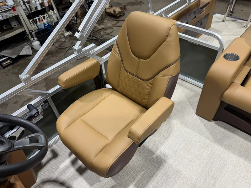 Slide: The Image of Tahoe Sport VRB 2185 Swingback & 4-Stroke $32995 2026 - 10