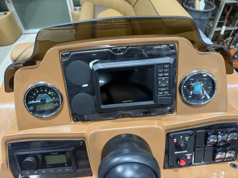 Slide: The Image of Tahoe Sport VRB 2185 Swingback & 4-Stroke $32995 2026 - 13