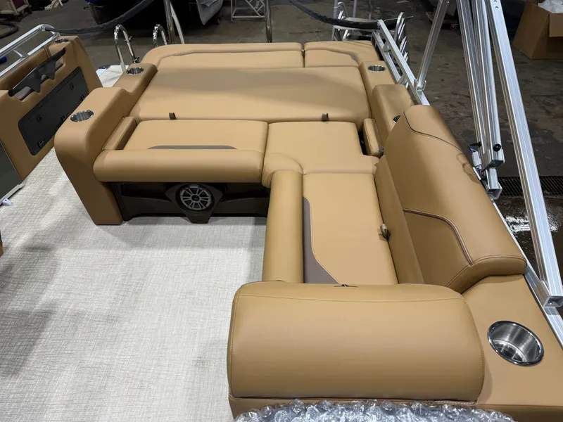 Slide: The Image of Tahoe Sport VRB 2185 Swingback & 4-Stroke $32995 2026 - 18