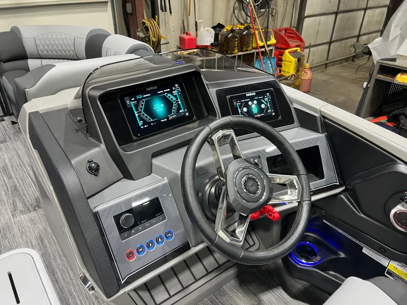 Slide: The Image of Tahoe Cascade 200HP VRB 2385 Swingback Tritoon & Honda 4-Stroke EFI 2026 - 12