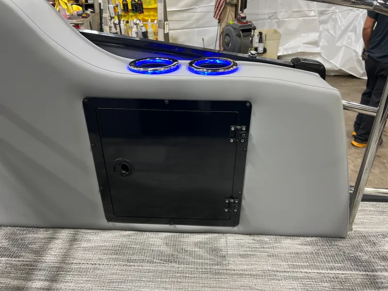 Slide: The Image of Tahoe Cascade 200HP VRB 2385 Swingback Tritoon & Honda 4-Stroke EFI 2026 - 28