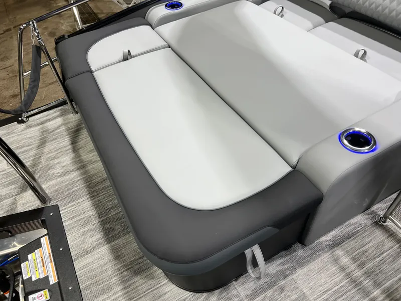 Slide: The Image of Tahoe Cascade 200HP VRB 2385 Swingback Tritoon & Honda 4-Stroke EFI 2026 - 30