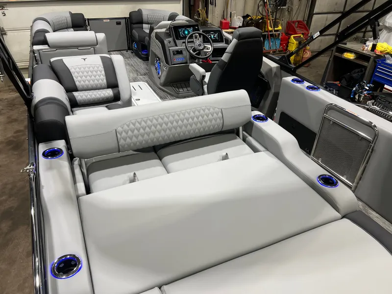 Slide: The Image of Tahoe Cascade 200HP VRB 2385 Swingback Tritoon & Honda 4-Stroke EFI 2026 - 35