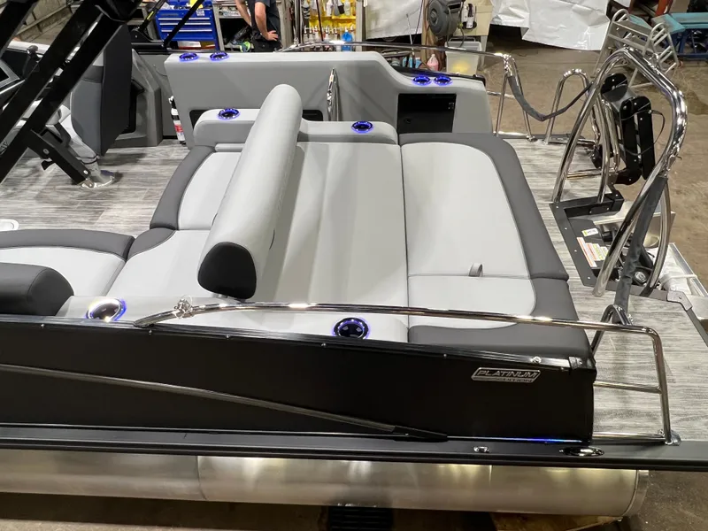 Slide: The Image of Tahoe Cascade 200HP VRB 2385 Swingback Tritoon & Honda 4-Stroke EFI 2026 - 4