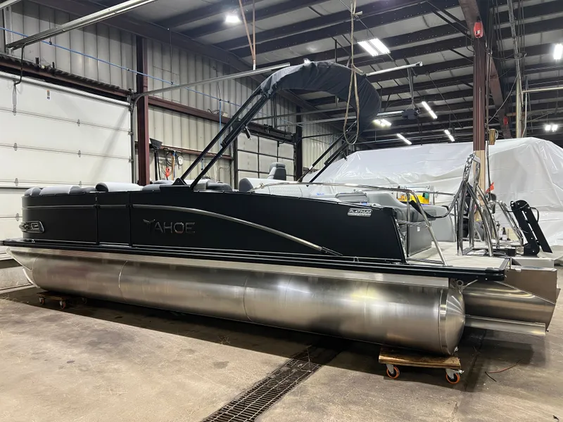 Slide: The Image of Tahoe Cascade 200HP VRB 2385 Swingback Tritoon & Honda 4-Stroke EFI 2026 - 42