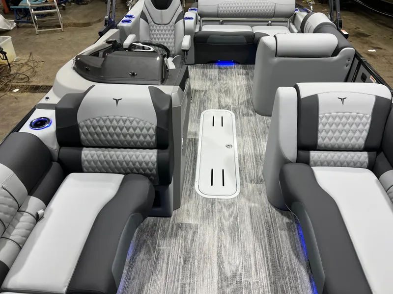 Slide: The Image of Tahoe Cascade 200HP VRB 2385 Swingback Tritoon & Honda 4-Stroke EFI 2026 - 5