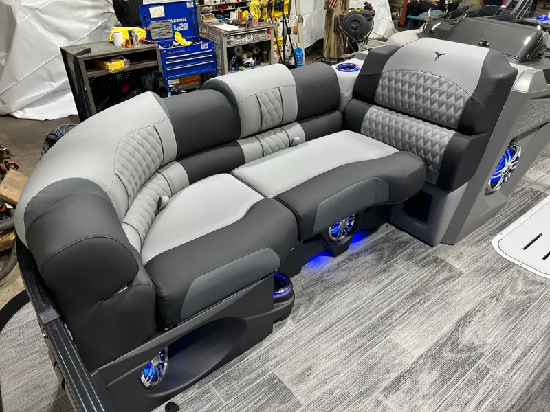 Slide: The Image of Tahoe Cascade 200HP VRB 2385 Swingback Tritoon & Honda 4-Stroke EFI 2026 - 6