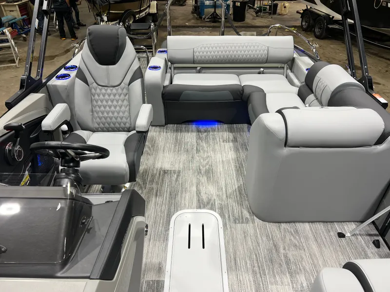 Slide: The Image of Tahoe Cascade 200HP VRB 2385 Swingback Tritoon & Honda 4-Stroke EFI 2026 - 8