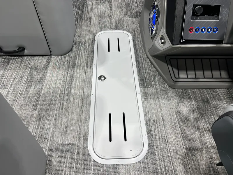 Slide: The Image of Tahoe Cascade 2385 Swingback (VRB) Tritoon & Honda 4-Stroke EFI 2026 - 24