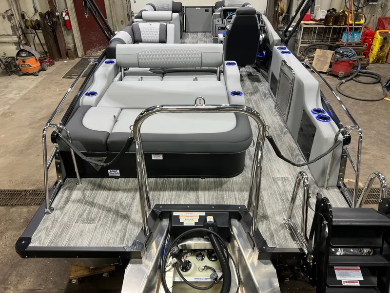 Slide: The Image of Tahoe Cascade 2385 Swingback (VRB) Tritoon & Honda 4-Stroke EFI 2026 - 36