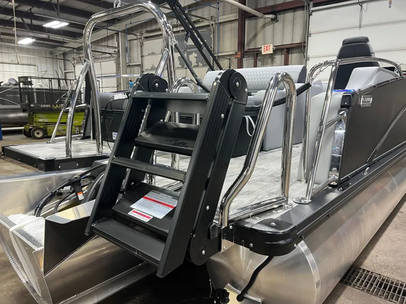 Slide: The Image of Tahoe Cascade 2385 Swingback (VRB) Tritoon & Honda 4-Stroke EFI 2026 - 38