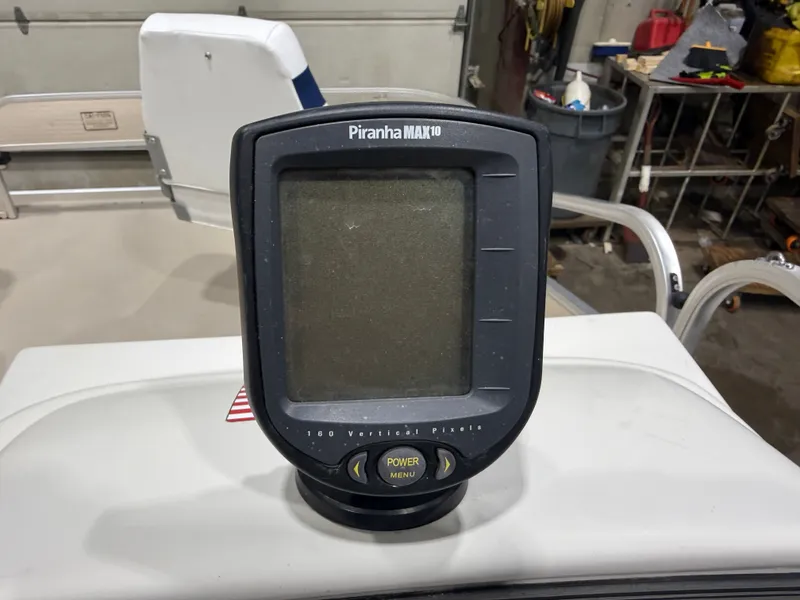 Slide: The Image of Weeres Family Fish Deluxe 220 Pontoon 2008 - 13