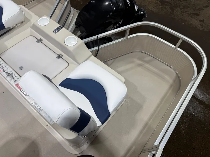 Slide: The Image of Weeres Family Fish Deluxe 220 Pontoon 2008 - 15