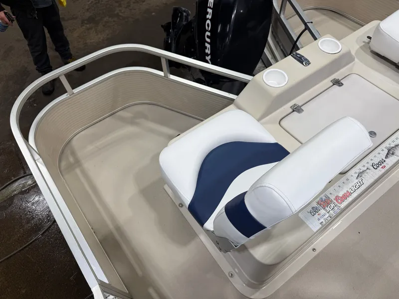 Slide: The Image of Weeres Family Fish Deluxe 220 Pontoon 2008 - 16