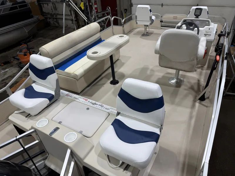 Slide: The Image of Weeres Family Fish Deluxe 220 Pontoon 2008 - 18