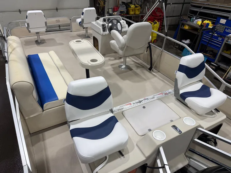 Slide: The Image of Weeres Family Fish Deluxe 220 Pontoon 2008 - 19