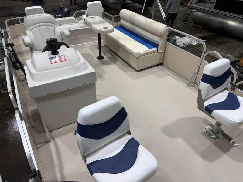 Slide: The Image of Weeres Family Fish Deluxe 220 Pontoon 2008 - 23