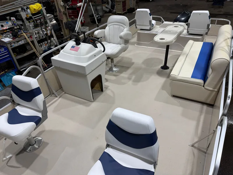 Slide: The Image of Weeres Family Fish Deluxe 220 Pontoon 2008 - 24