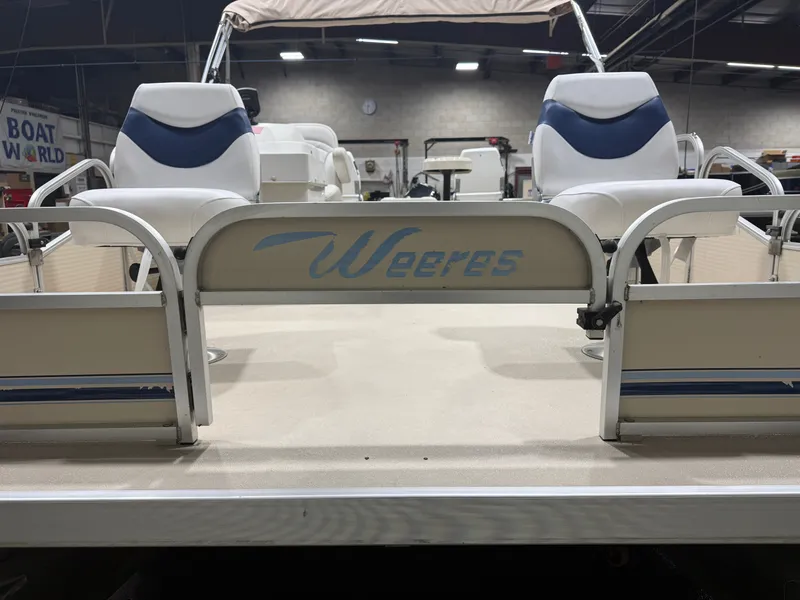 Slide: The Image of Weeres Family Fish Deluxe 220 Pontoon 2008 - 25