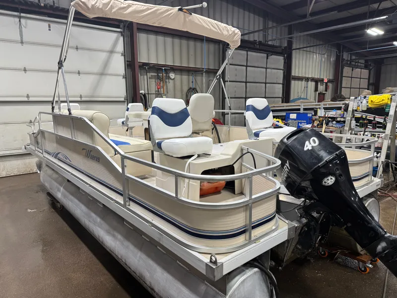 Slide: The Image of Weeres Family Fish Deluxe 220 Pontoon 2008 - 29