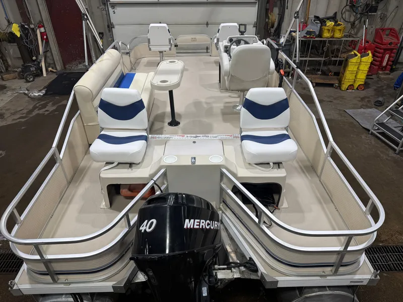 Slide: The Image of Weeres Family Fish Deluxe 220 Pontoon 2008 - 5