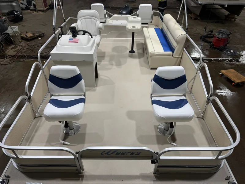 Slide: The Image of Weeres Family Fish Deluxe 220 Pontoon 2008 - 7