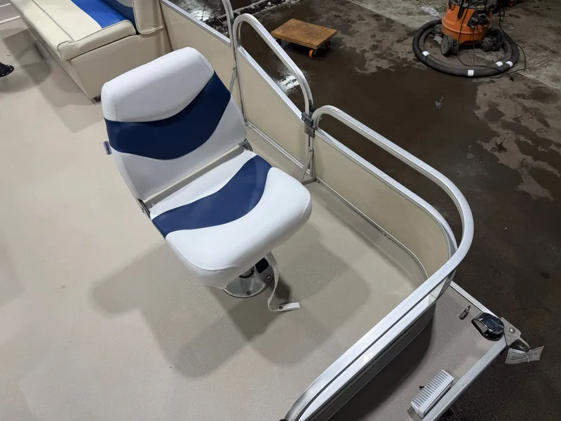 Slide: The Image of Weeres Family Fish Deluxe 220 Pontoon 2008 - 9