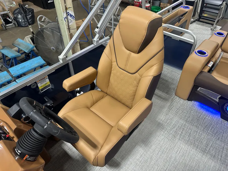 Slide: The Image of Tahoe LTZ 2385 Swingback (VRB) Windshield Tritoon & Honda 4-Stroke EFI 2025 - 13