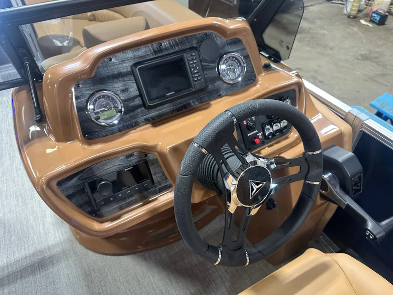 Slide: The Image of Tahoe LTZ 2385 Swingback (VRB) Windshield Tritoon & Honda 4-Stroke EFI 2025 - 14