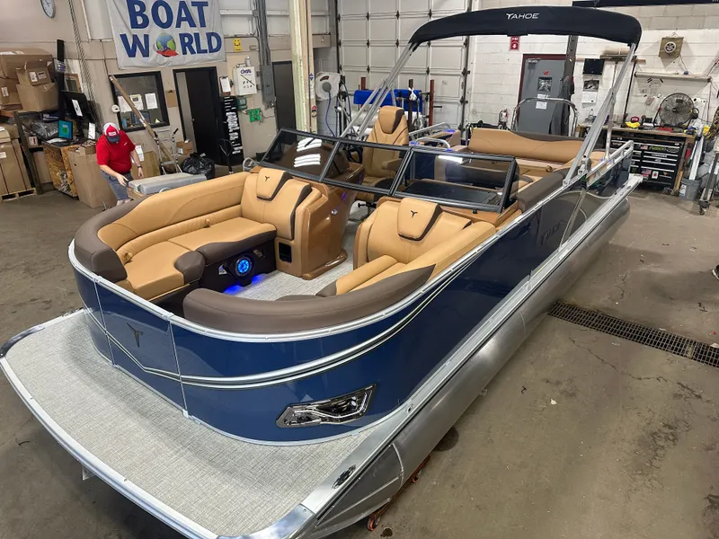 Slide: The Image of Tahoe LTZ 2385 Swingback (VRB) Windshield Tritoon & Honda 4-Stroke EFI 2025 - 2