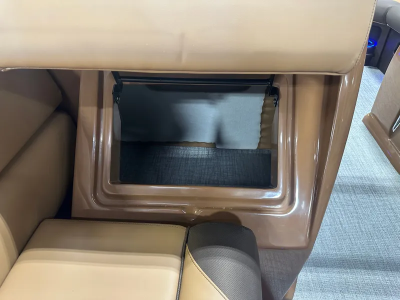 Slide: The Image of Tahoe LTZ 2385 Swingback (VRB) Windshield Tritoon & Honda 4-Stroke EFI 2025 - 30