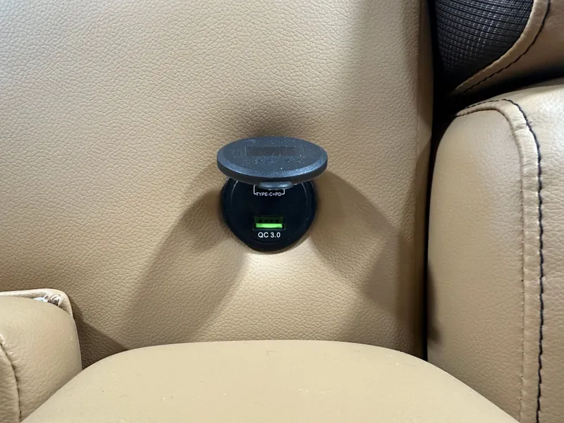 Slide: The Image of Tahoe LTZ 2385 Swingback (VRB) Windshield Tritoon & Honda 4-Stroke EFI 2025 - 31