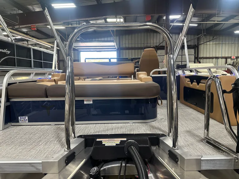 Slide: The Image of Tahoe LTZ 2385 Swingback (VRB) Windshield Tritoon & Honda 4-Stroke EFI 2025 - 44