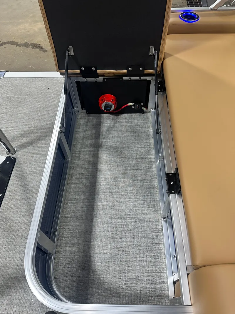 Slide: The Image of Tahoe LTZ 2385 Swingback (VRB) Windshield Tritoon & Honda 4-Stroke EFI 2025 - 50