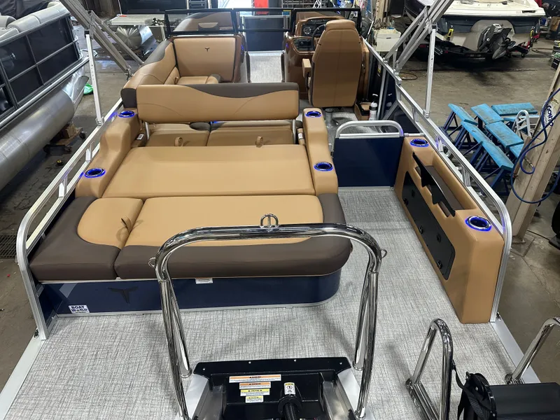 Slide: The Image of Tahoe LTZ 2385 Swingback (VRB) Windshield Tritoon & Honda 4-Stroke EFI 2025 - 7