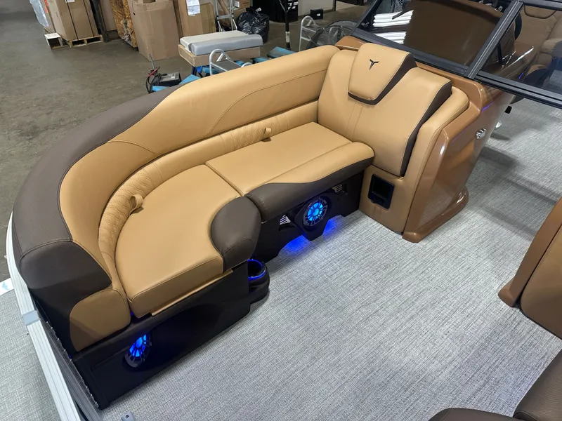 Slide: The Image of Tahoe LTZ 2385 Swingback (VRB) Windshield Tritoon & Honda 4-Stroke EFI 2025 - 9