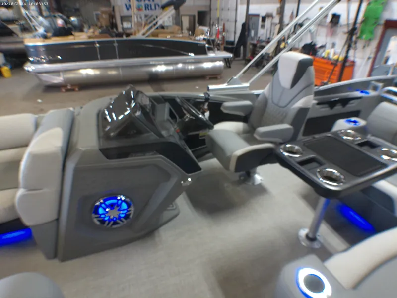 Slide: The Image of Tahoe Cascade 200HP VRL 2385 Swingback Tritoon 2025 - 10