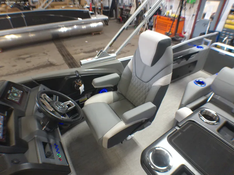 Slide: The Image of Tahoe Cascade 200HP VRL 2385 Swingback Tritoon 2025 - 11