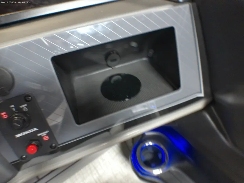 Slide: The Image of Tahoe Cascade 200HP VRL 2385 Swingback Tritoon 2025 - 16