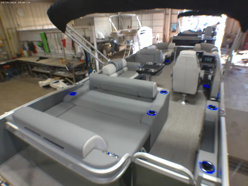 Slide: The Image of Tahoe Cascade 200HP VRL 2385 Swingback Tritoon 2025 - 27