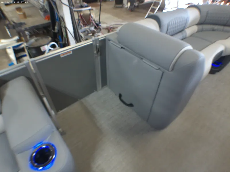 Slide: The Image of Tahoe Cascade 200HP VRL 2385 Swingback Tritoon 2025 - 35