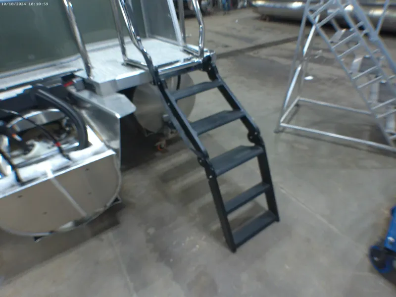 Slide: The Image of Tahoe Cascade 200HP VRL 2385 Swingback Tritoon 2025 - 49