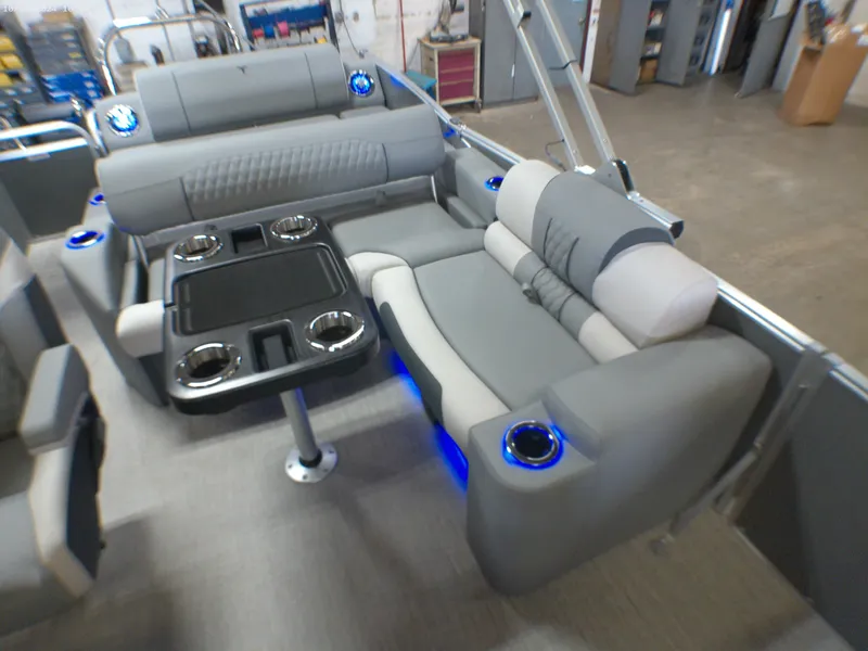 Slide: The Image of Tahoe Cascade 2385 Swingback (VRL) Tritoon & Honda 4-Stroke EFI 2025 - 19