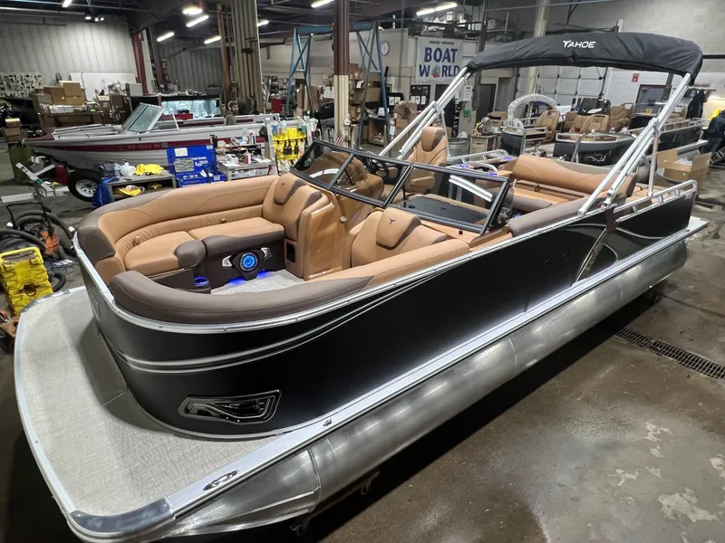 The Image of Tahoe LTZ 200HP VRB Windshield 2385 Swingback Tritoon 2026 - 1