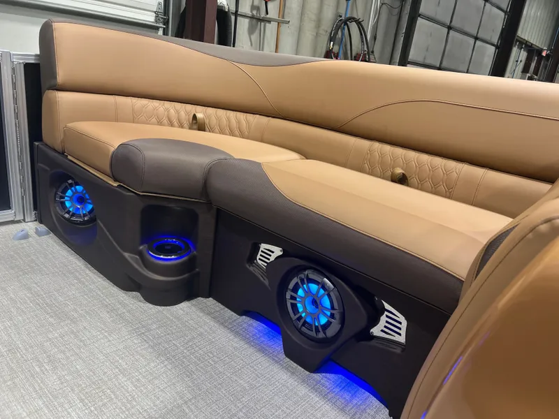 Slide: The Image of Tahoe LTZ 200HP VRB Windshield 2385 Swingback Tritoon 2026 - 20