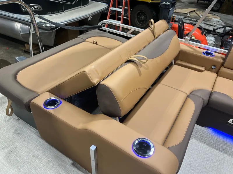 Slide: The Image of Tahoe LTZ 2385 Swingback (VRB) Windshield Tritoon & Honda 4-Stroke EFI 2026 - 16