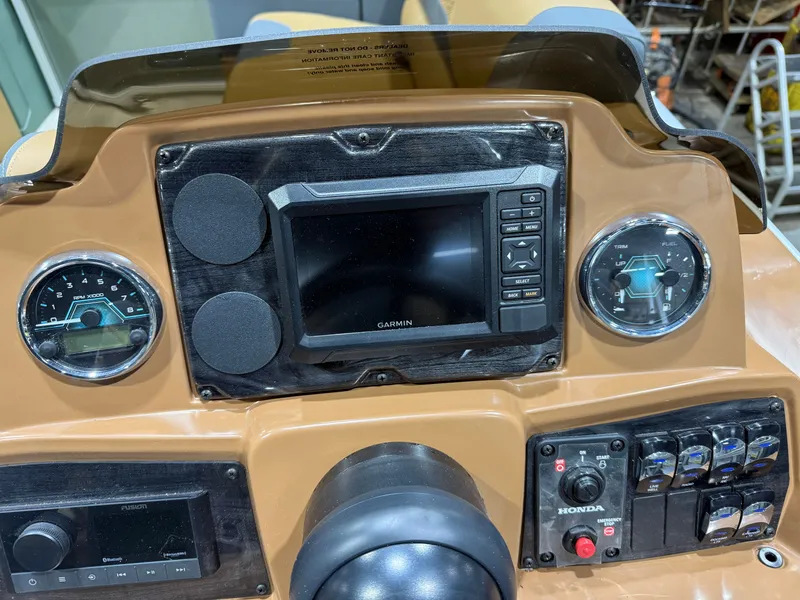 Slide: The Image of Tahoe Geofish 2385 Rear Fish & Honda 4-Stroke EFI 2026 - 14